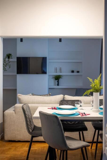 Apartment Euphoria *